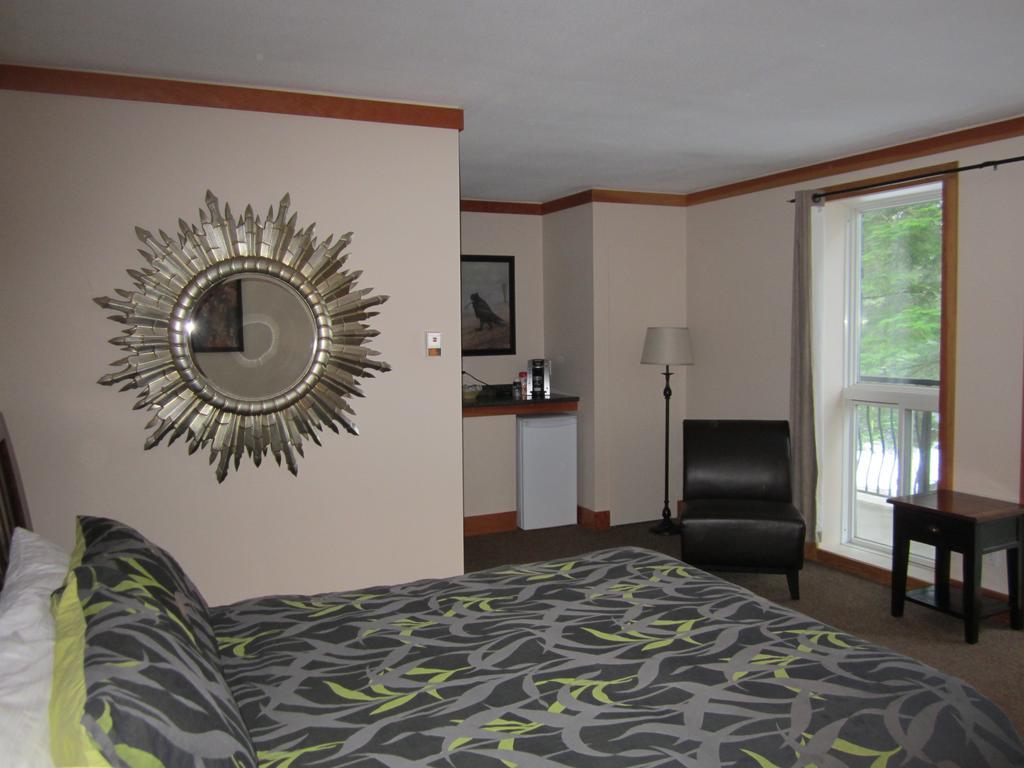 The Lodge At Skeena Landing Терас Екстериор снимка