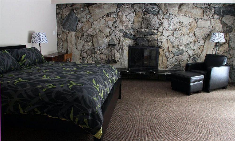 The Lodge At Skeena Landing Терас Екстериор снимка