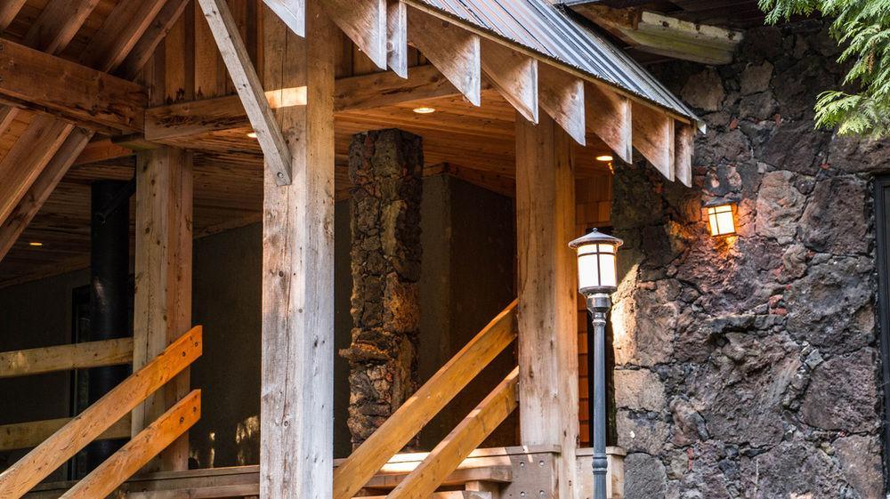 The Lodge At Skeena Landing Терас Екстериор снимка