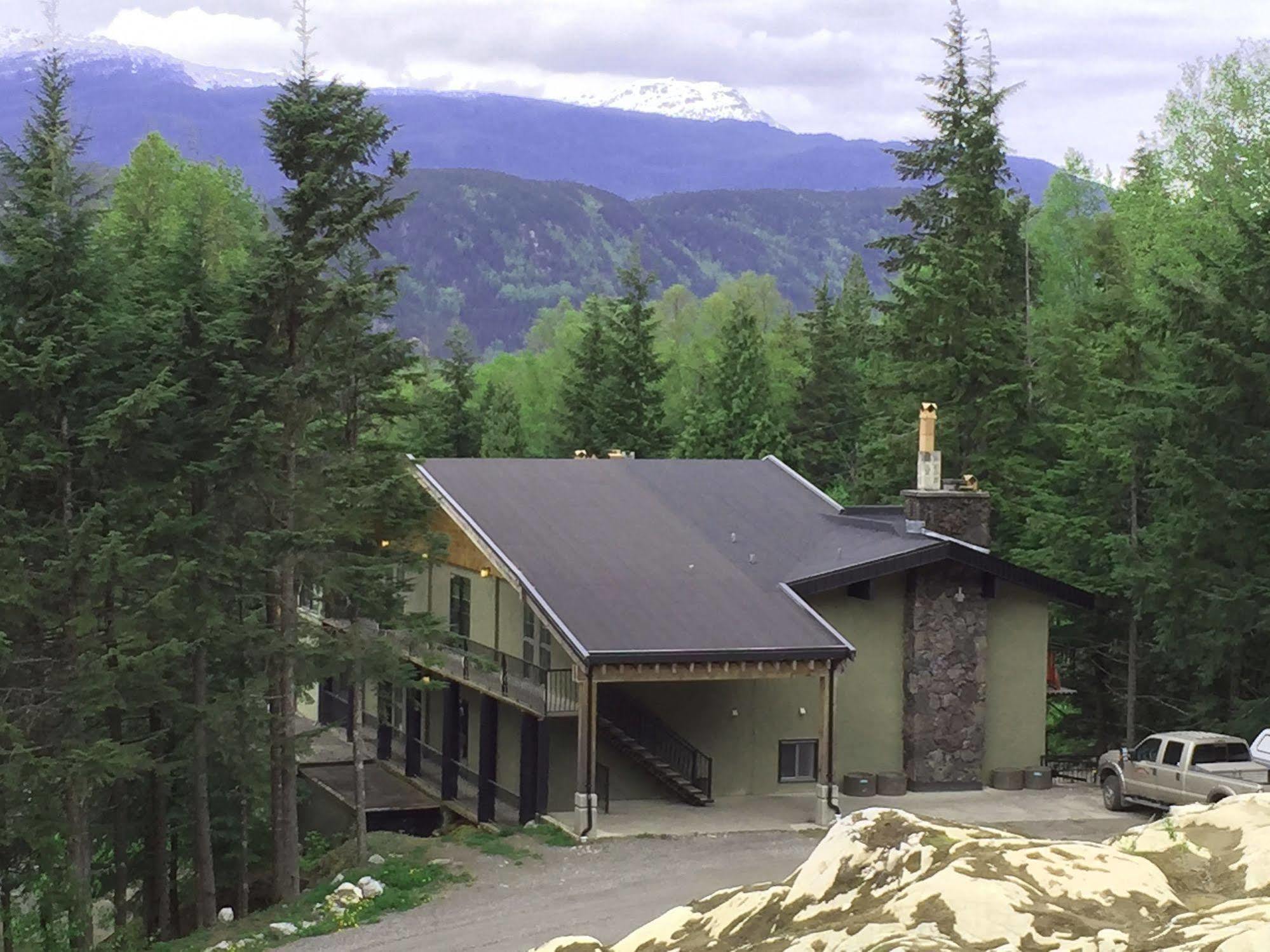 The Lodge At Skeena Landing Терас Екстериор снимка